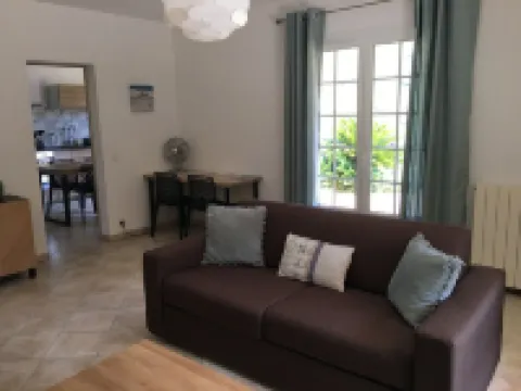 Appartement 2 Pièces en rez de Jardin de Notre Villa