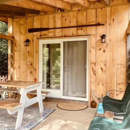 Cozy New TimberFrame Vineyard Haven!