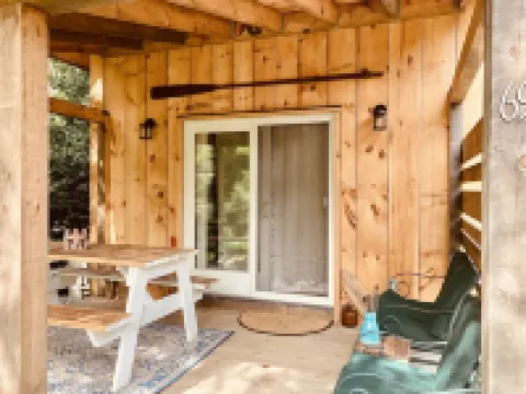 Cozy New TimberFrame Vineyard Haven!