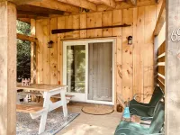 Cozy New TimberFrame Vineyard Haven!