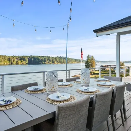 Grapeview- Luxury Waterfront Home w/ Hot Tub