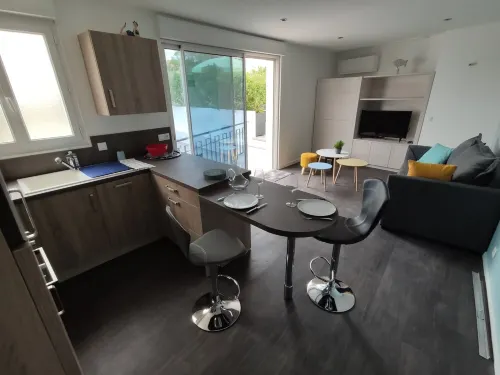 Central apartment with beautiful furnished terrace Hotels in La Tremblade