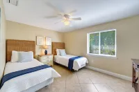 GEM! 3 BR BEACH HOUSE w/ HEATED POOL, short ride to the beach!