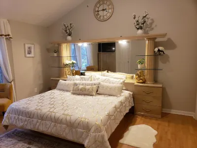 Poconos house near Kalahari Kalahari Waterpark Resort Convention Center附近的飯店