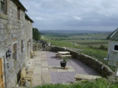 Historic Barn With Breathtaking Views Over Derbys/Staffs Border. Pet friendly. Hotel a Leek
