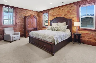 O-Town Loft on Historic 25th Street