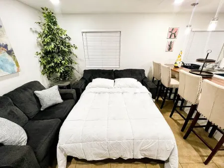 Cozy Home w/Yard & Outdoor Kitchen 5 min. Drive to Downtown & Airport