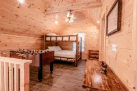 Near2Town/Deck/Views/Hot tub/Fireplace/Fire Pit/Loft