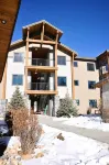 BRAND NEW Contemporary 2 BR near Winter Park Ski Resort on Shuttle w/priv hottub Hotels in 