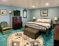 Enjoy Fall Serenity on Our Woodland Retreat with Boat Parking Near Truman Lake Hotels in Henry County