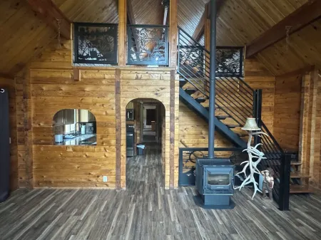 Cozy Strawberry Creek Cabin with WiFi Bordering Forest in Bedford, WY