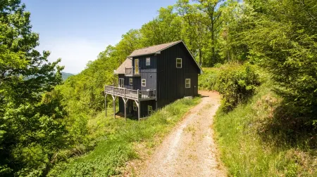 Unbelievable-Hot Tub-Gas Fireplace-4x4 Needed