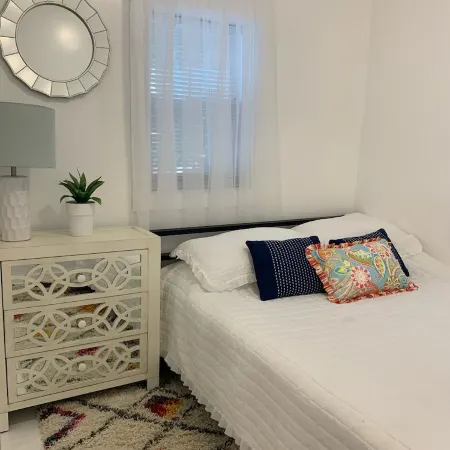 COZY,Newly renovated,West Shores ,short walk to Nasons Beach 🏖🏠