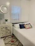 COZY,Newly renovated,West Shores ,short walk to Nasons Beach 🏖🏠