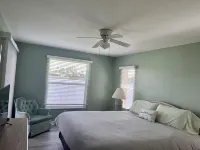 Beautiful Family Sized Condo with Private Pool and Pier