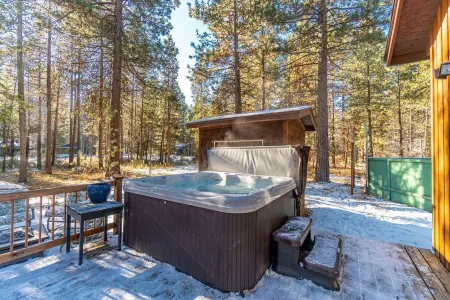 Cozy Sunriver Cabin Near Mt. Bachelor