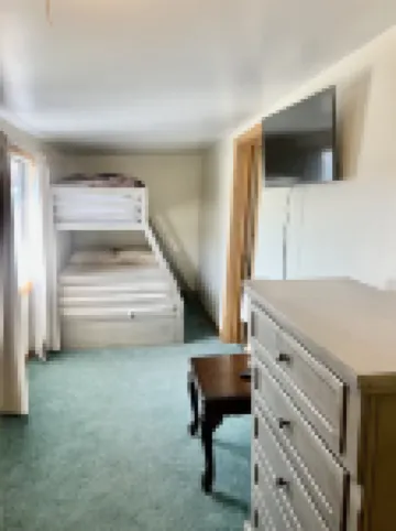 House 300 yards from Lake Logan! A few miles from Hocking Hills State Park!