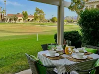 Want an amazing view on the 18th green next to the clubhouse? Look no further!