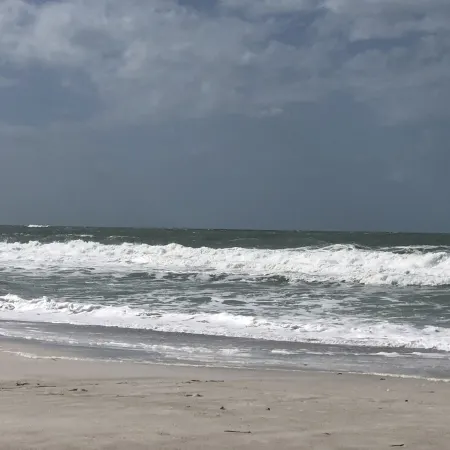 ONE BEDROOM CONDO ONE BLOCK TO BEACH