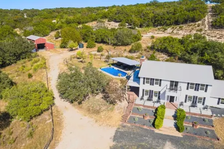 Relaxation+Pool & Hot Tub+Views