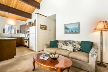 Wonderful Cabin in North Shore Lake Tahoe Отели в г. Carnelian Bay