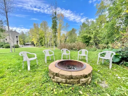 Sleeps 12. 3 Befroom w/Loft Better Than Any Motel.