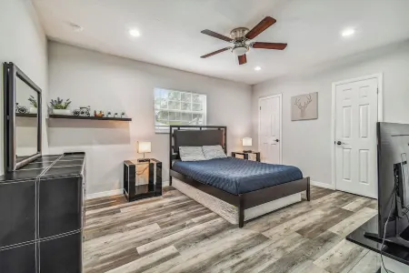 Luxury Modern spacious 5Bedroom/3Bathroom, Theater room a game room and pool.