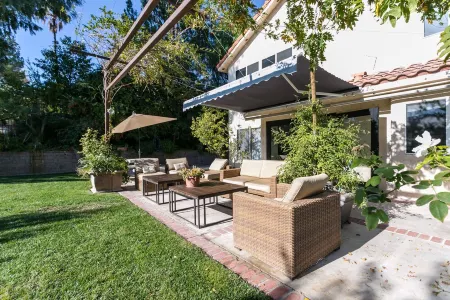 Gorgeous Modern Living Отели рядом со станцией Newhall