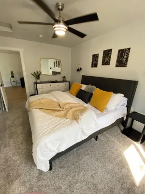 Updated Cozy Downtown Forest Retreat