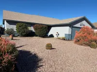 Charming 2-bedroom house in Fountain of the Sun 55+ community. Great amenities! Hotels near Red Mountain Baseball Complex