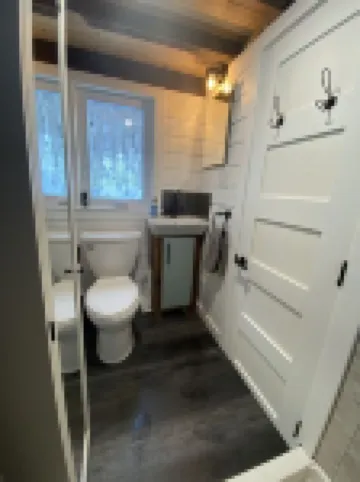 Tiny House on Upper Iowa River w/ hot tub