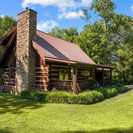 Creekside Cozy Cabin:Minutes to UTK, Dtwn Knox & M’ville ,Marina, & TYS airport