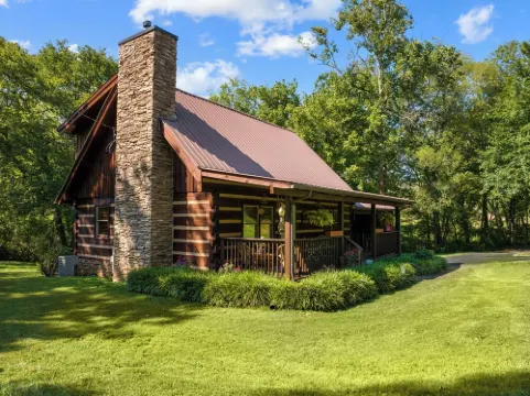 Creekside Cozy Cabin:Minutes to UTK, Dtwn Knox & M’ville ,Marina, & TYS airport