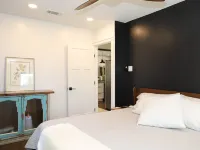 Navy Point Home and Game Room, Near Nas & Downtown Hotels in Warrington