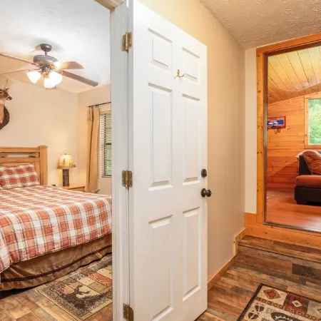 Spacious Mountain Retreat – Steps from Dollywood! Sleeps 18, Hot Tub, Nerf Wall!