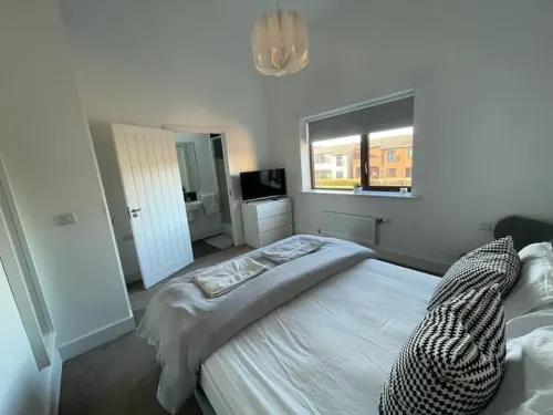 2 Bedroom House with Garden next to the River Tees Hotels in Stockton-on-Tees