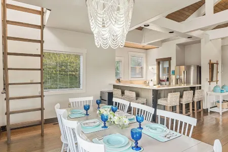 Center Hill Lake House with Lake Views/Access & Pool