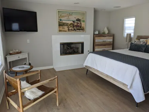 Walk to Pier, Beach, and Downtown