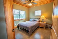 Vista Cottage & Pool on Exquisite Hill Country Ranch Giraffes, rhino & Zebras Hotels near Marigolds Antiques & More