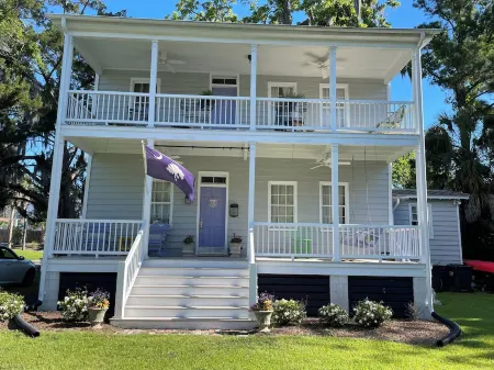 Downtown Charm. Walk to Everything. Pet Welcome! Отели рядом с достопримечательностью «Spanish Moss Trail Train Depot»