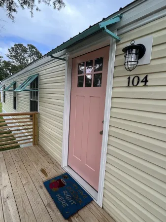 Adorable little Beach Getaway close to Surf City NC Отели в г. Стамп Саунд