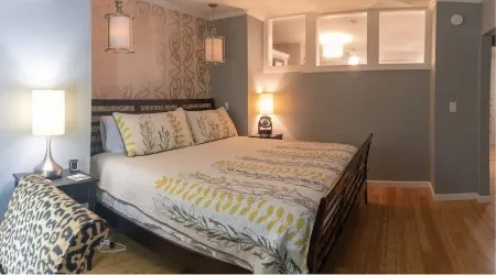 Downtown luxury, full amenities with parking