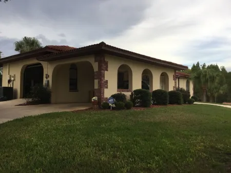 Manatee point vacation rental Отели рядом с достопримечательностью «Парк штата 7 Майл Луп Трейлхед Кристал Ривер Презерв»