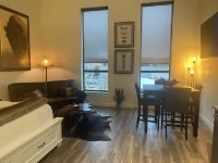 Luxury Studio Condo, 1 King bed, Amazing Location!!