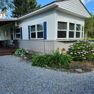 Seasonal Fully Furnished Mobile home