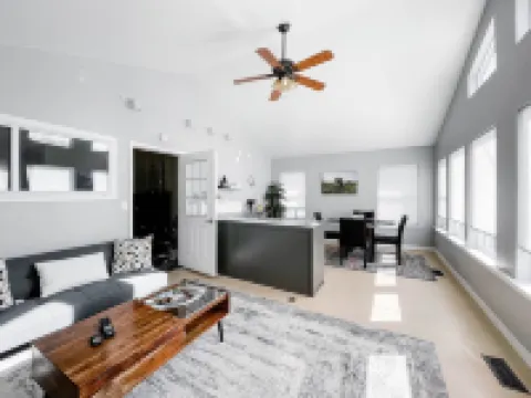 Bright 1Br in Historic Home Walk to UM & Downtown Mid-Term Stays Allowed