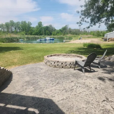 6 Bedroom house on 7 acres