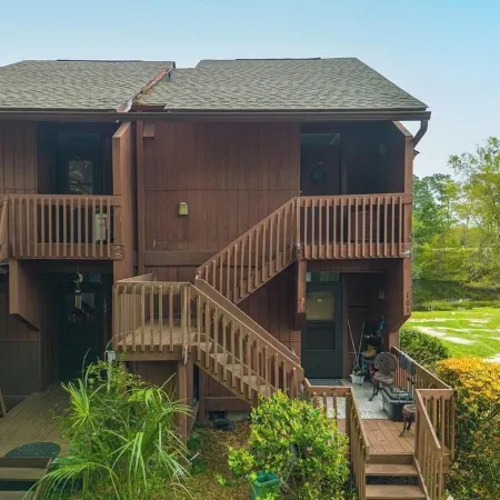 Cozy upstairs Studio Condo at Diamondhead overlooking the Lake & Country Club
