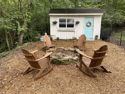 Executive 5 Bed/4 Bath, 13 Beds, Sleeps 17, by Patti's w/ Pool Table!