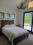 Brand New Luxury Cabin on 5 acres with Hot Tub and Game Room. Cozy and Clean.